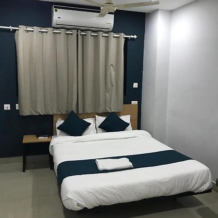 Empire Grande Suites Kochi Exterior foto